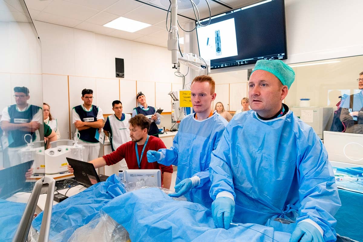 På Akutten ved Stavanger universitetssjukehus har de drevet slag-simuleringer i mange år for å trene på å få pasientene raskt gjennom akuttsløyfa.